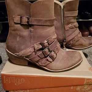 LATIGO 10 BROWN LEATHER DISTRESSED BUCKLE BOOTS